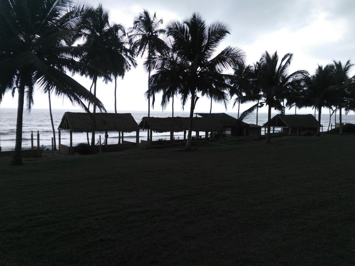 Sankofa Beach House Hotel Kokrobite Esterno foto